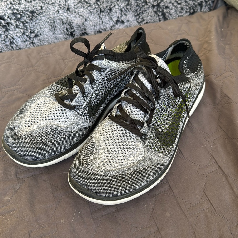 Nike Men’s Sneaker Flyknit Running Shoes Size 10